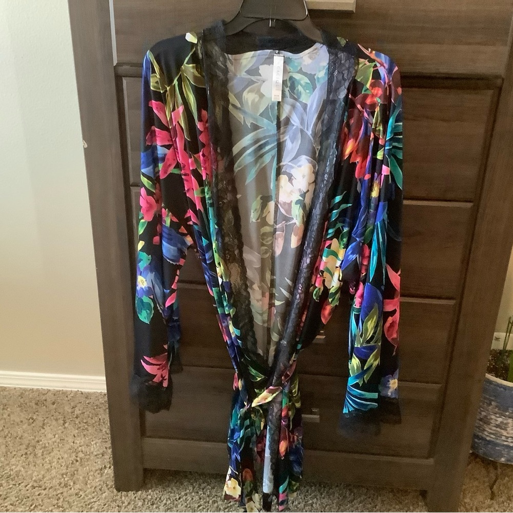 Cacique Black Floral w/Lace Robe 22/24